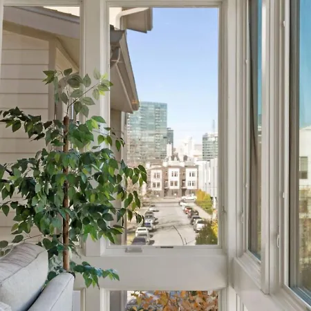 Holiday home Rooftop Near Gulch And Broadway Sleep 12 *