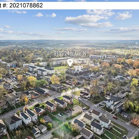 Private With Rooftop Game Near Downtown Holiday home *