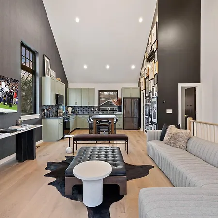 The Modern Cowboy - Rooftop On Music Row Holiday home