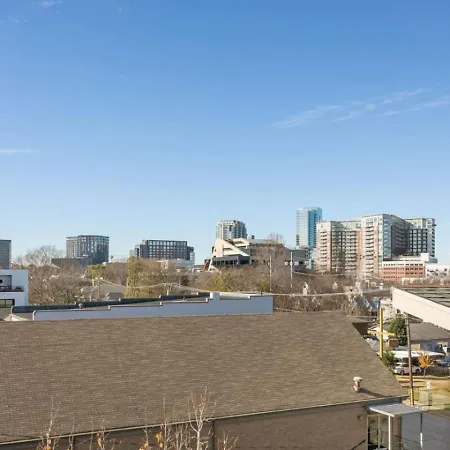 Rooftop Near Gulch And Broadway Sleep 12 Holiday home *