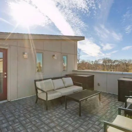 Holiday home Rooftop Near Gulch And Broadway Sleep 12