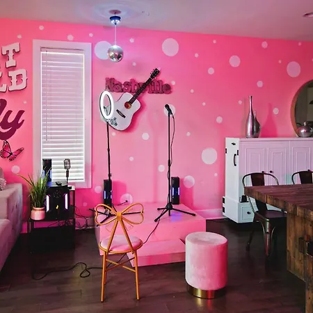 Holiday home Hottub/karaoke-10m Dt-beg Your Parton? Dolly's Hm Nashville