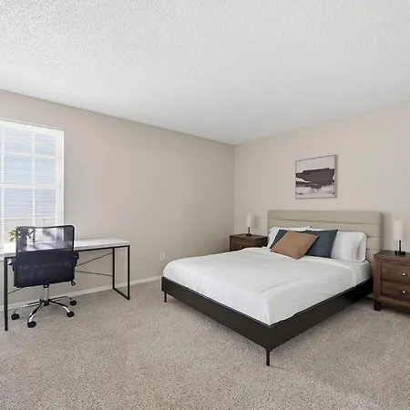 Spacious Living With Fireplace And Balcony Apartment Nashville