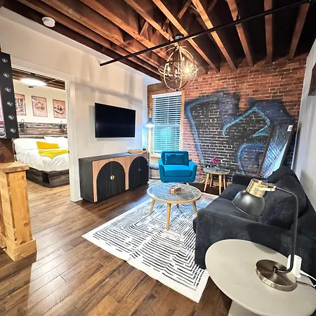 Apartment The 1865 Experience With Speakeasy, Pool & Parking *