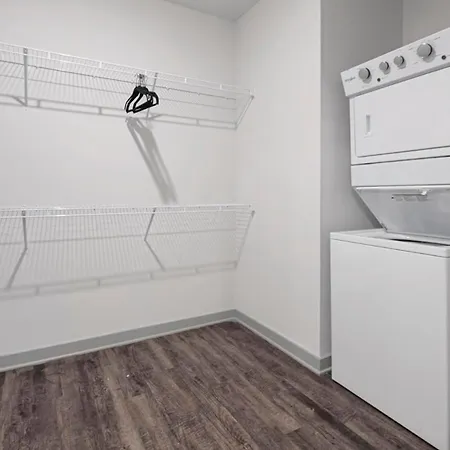 Landing Stylish 1Bd Pool Gym