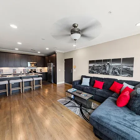 Apartment Midnight Strings - Cozy And Close To Downtown *