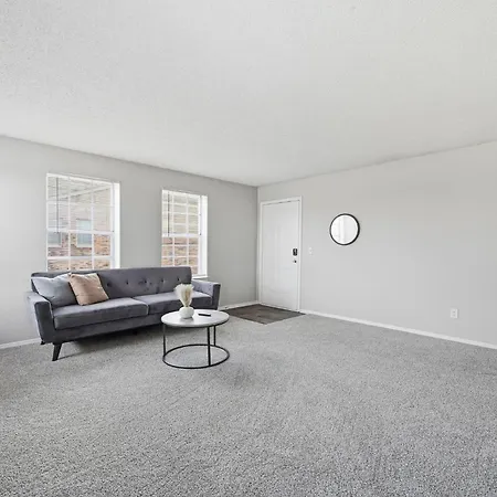 Comfortable Layout With Fireplace And Dining Area Apartment