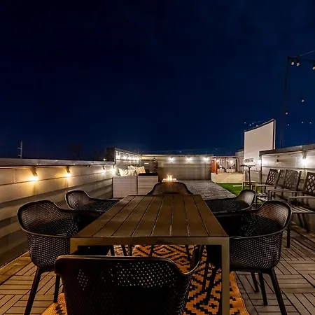 Apartment Modern Luxe Townhome With Rooftop Cinema *