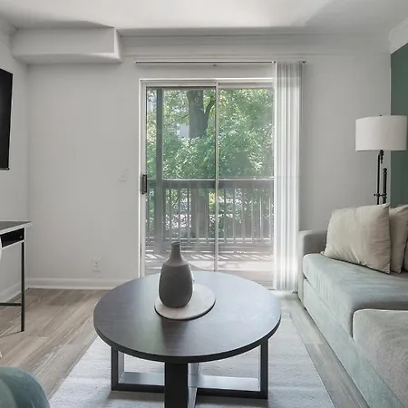 Landing - The Metropolitan Apartment *