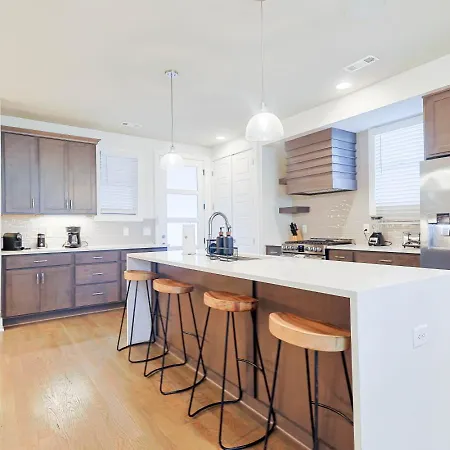 Stylish Brand-new Townhome Near Hotspots Nashville