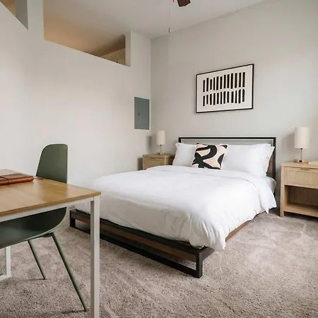 Apartment Boulevard Midtown 1br Pool Gym Parking 05 Nashville