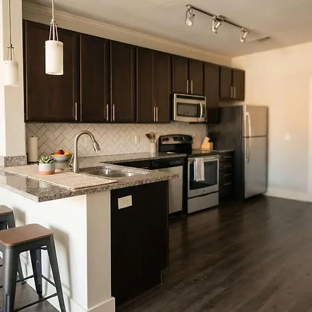 Boulevard Midtown 1br Pool Gym Parking 06 *