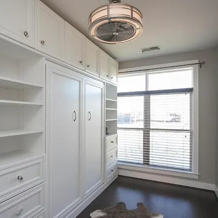 Beautiful In The Heart Of Downtown Walk To Broadway Apartment *
