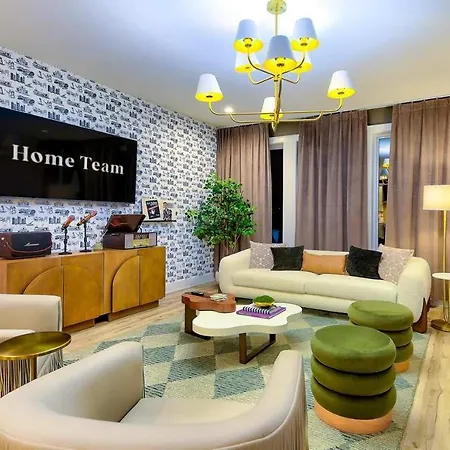Luxe Urban Retreat - Private Rooftop Hot Tub Deck Apartment Nashville