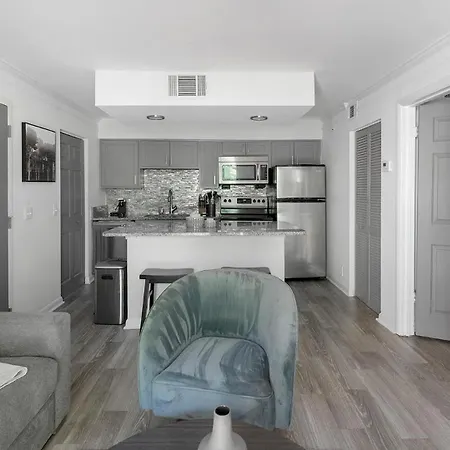 Apartment Landing - The Metropolitan *