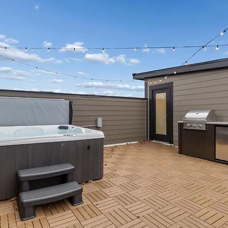 Apartment New Modern Escape With Rooftop Hot Tub