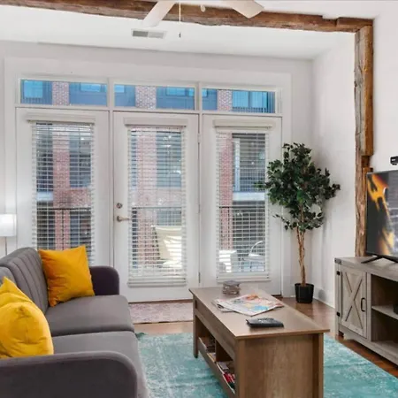 The Nook - Barn Doors & Broadway Dreams Apartment *