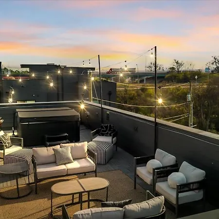 Luxe Urban Retreat - Private Rooftop Hot Tub Deck * Nashville