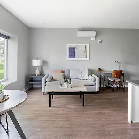 Apartment Landing Stylish Studio Clubhouse Pool *