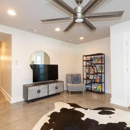 Apartment New Hidden Gem, Luxury Kitchen, 5 Min To Broadway *