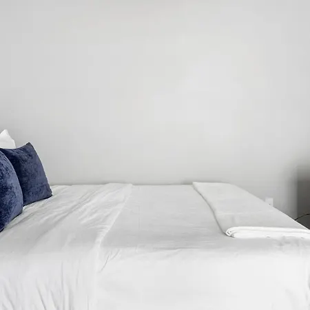 Landing Stylish Studio Clubhouse Pool Apartment *