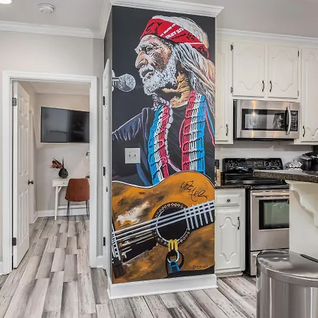 Music Memories Downtown - Parking Included Apartment *