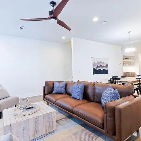 Stylish Brand-new Townhome Near Hotspots Nashville