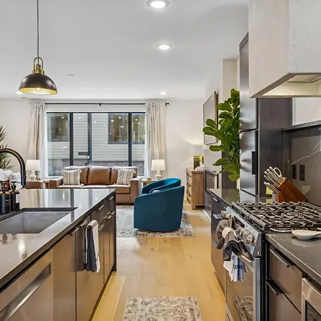 3br Townhome Rooftop Views Hot Tub & Fireplace Apartment Nashville
