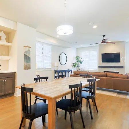 Stylish Brand-new Townhome Near Hotspots Nashville
