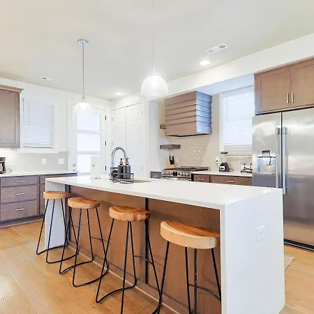 New Hidden Gem, Luxury Kitchen, 5 Min To Broadway Apartment *