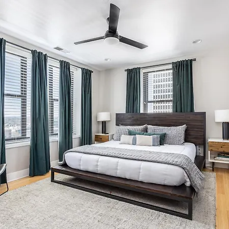 Apartment Music Views Downtown - Parking Included *