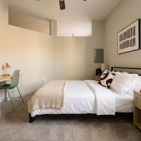 Apartment Boulevard Midtown 1br Pool Gym Parking 02 Nashville