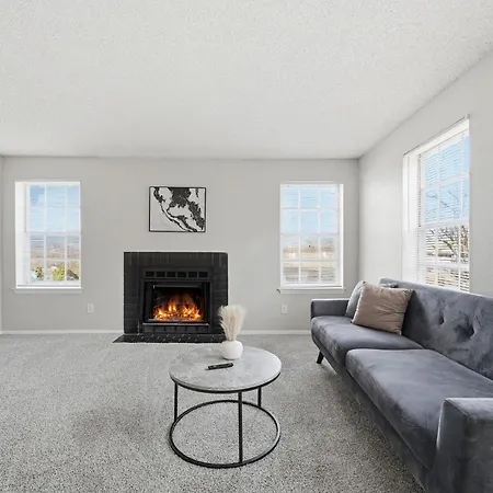 Apartment Comfortable Layout With Fireplace And Dining Area *