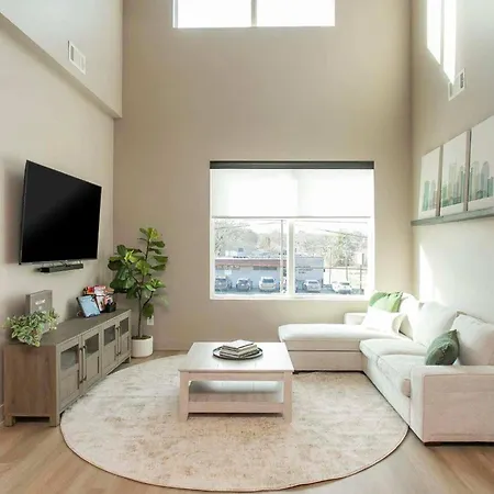 2 Bedroom + Loft Condo, Coffee Shop In Building Nashville