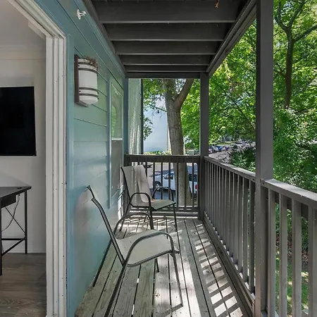 Apartment Landing - The Metropolitan *