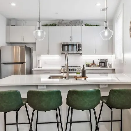 Huge Private Patio With Games & Skyline Views Nashville