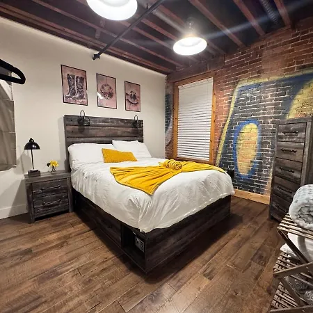 The 1865 Experience With Speakeasy, Pool & Parking Apartment *