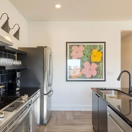 The Carter By Avantstay 2nd Floor Sleeps 48