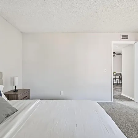 Apartment Comfortable Layout With Fireplace And Dining Area *