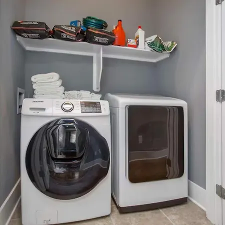 Spacious Family Perfect For Groups Apartment