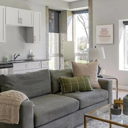 Landing Stylish Studio Clubhouse Pool * Nashville