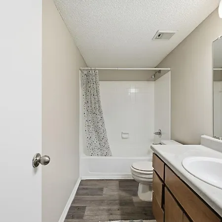 Spacious Living With Fireplace And Balcony Apartment *