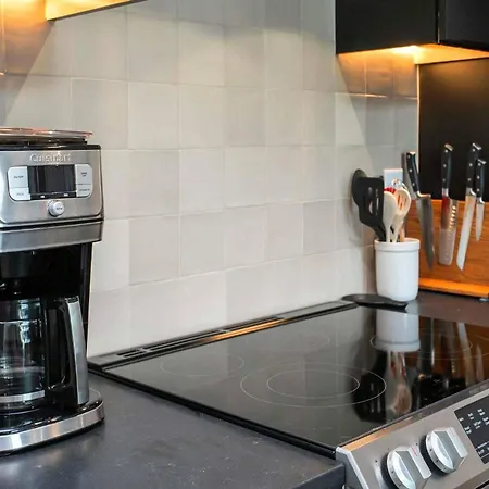 2 Bedroom + Loft Condo, Coffee Shop In Building Apartment