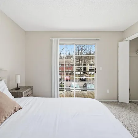 Spacious Living With Fireplace And Balcony *