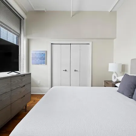 Landing Apartments - The Stahlman Apartment Nashville