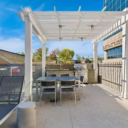 Boulevard Midtown 1br Pool Gym Parking 01 *