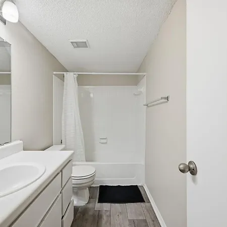 Apartment Comfortable Retreat With In-unit Washerdryer *