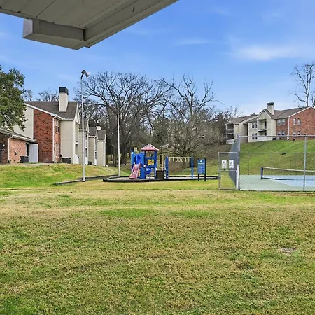 Apartment Comfortable Retreat With In-unit Washerdryer Nashville