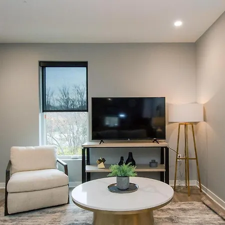 Landing Stylish Studio Clubhouse Pool Apartment