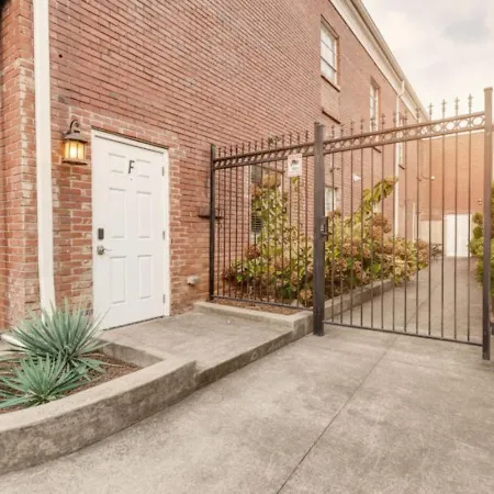 Bright And Cozy Church Conversion1br